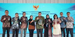 Wali Kota Makassar Terima Penghargaan Paritrana Award, Bukti Komitmen Lindungi Pekerja Rentan