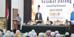 Wali Kota Appi Dampingi Menhaj RI Sambut Kepulangan Jemaah Haji Kota Makassar