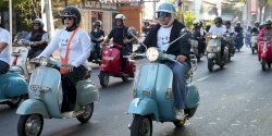Kepala BKN Riding Vespa Bersama Wali Kota Makassar Sambil Hijaukan Kawasan CPI